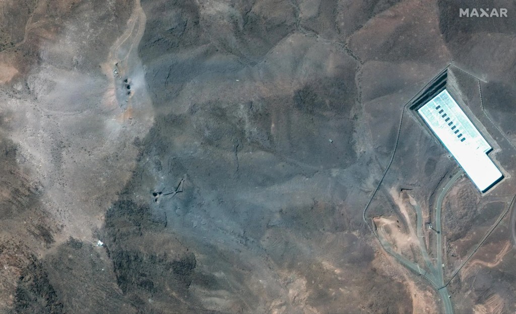 O que imagens de satélite revelam sobre danos às instalações nucleares do Irã