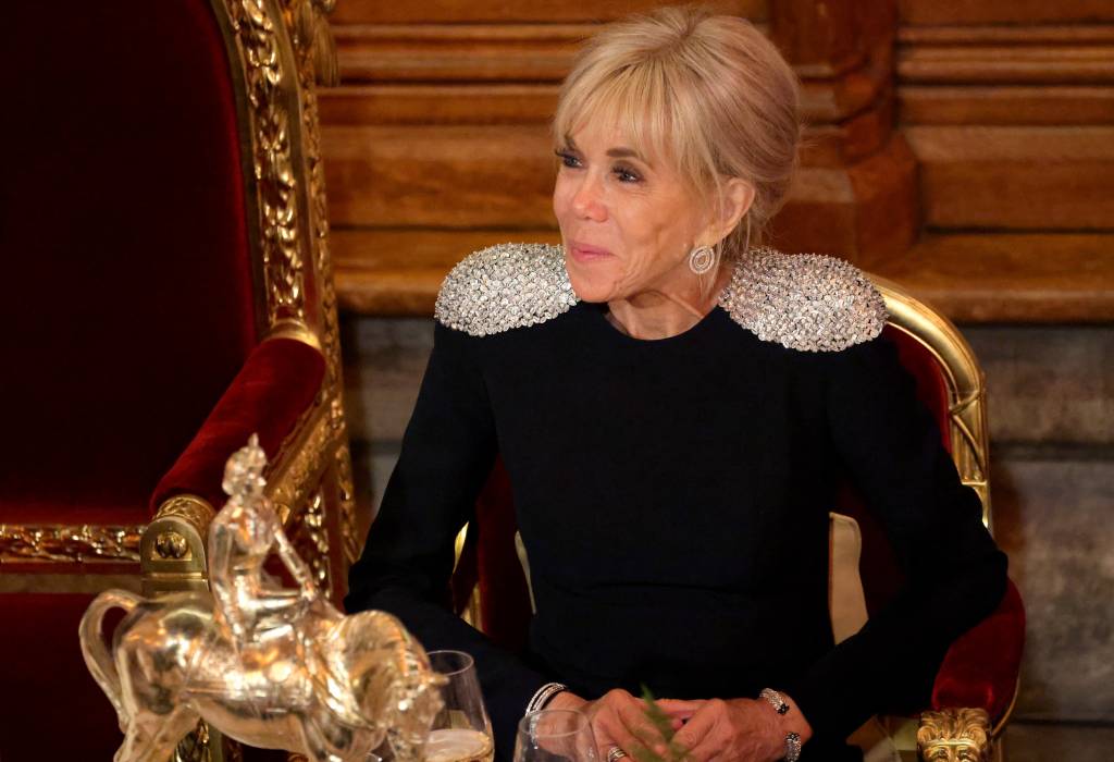 Brigitte Macron volta à Justiça para combater boato de que seria mulher trans
