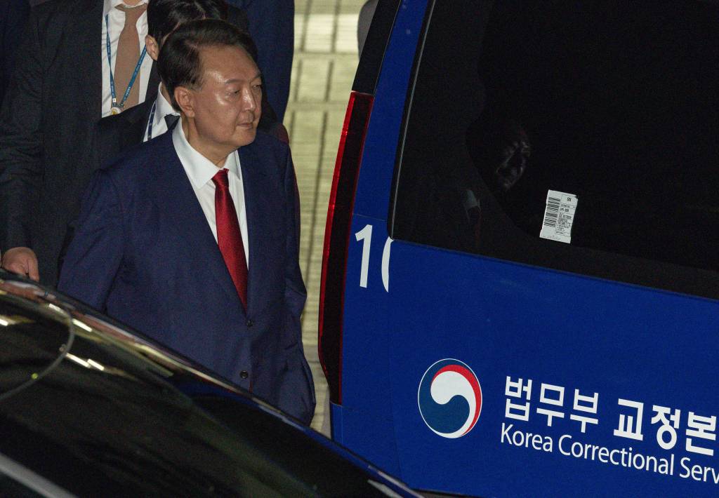 Ex-presidente sul-coreano volta à solitária na prisão após nova ordem judicial