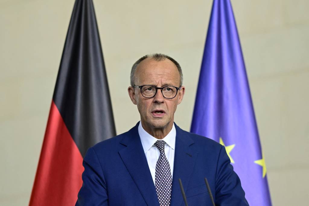 Adesão da Ucrânia à UE deve ocorrer só depois de 2034, diz chanceler da Alemanha