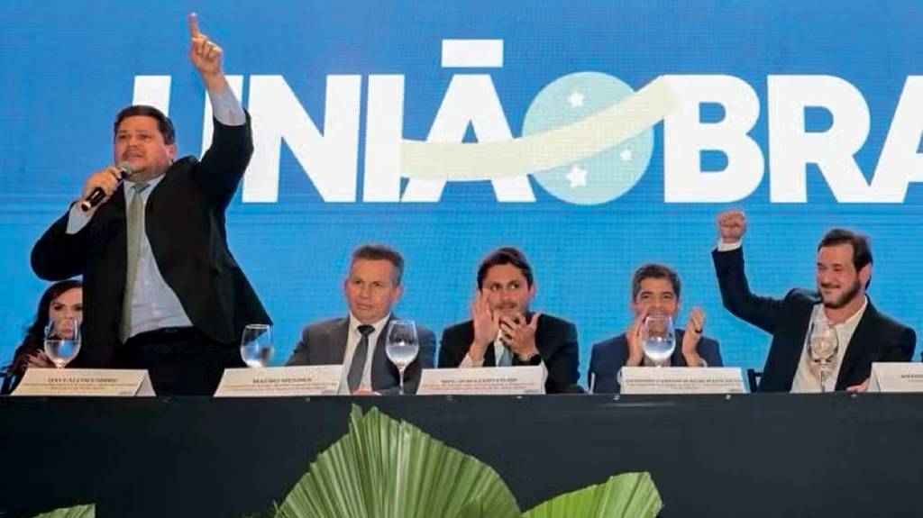 Reservada a parlamentares, reunião de estreia de megafederação ‘flopa’