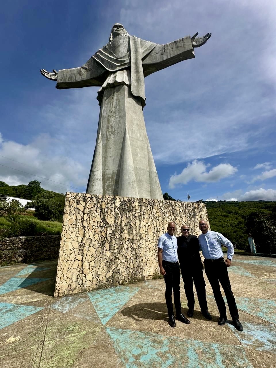 Reitor do Cristo, padre Omar é vítima de capotamento na Venezuela; ele segue internado e estável