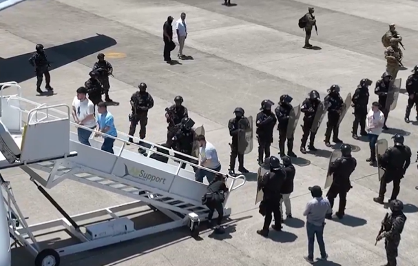 Em grande troca, El Salvador liberta imigrantes por americanos detidos na Venezuela