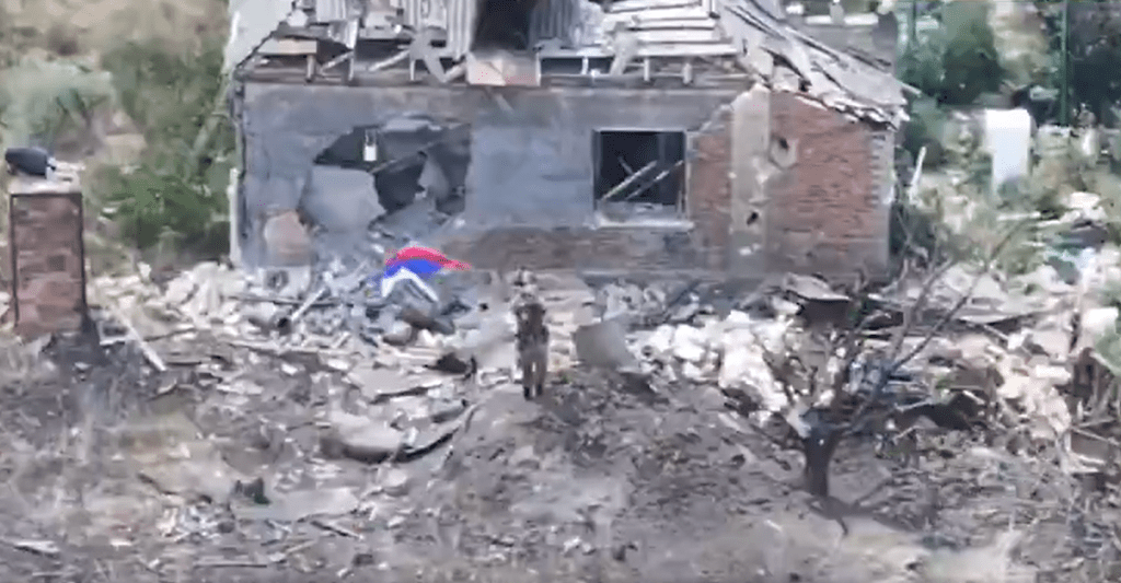 Vídeo: Rússia diz ter capturado cidade estratégica na Ucrânia e hasteia bandeiras