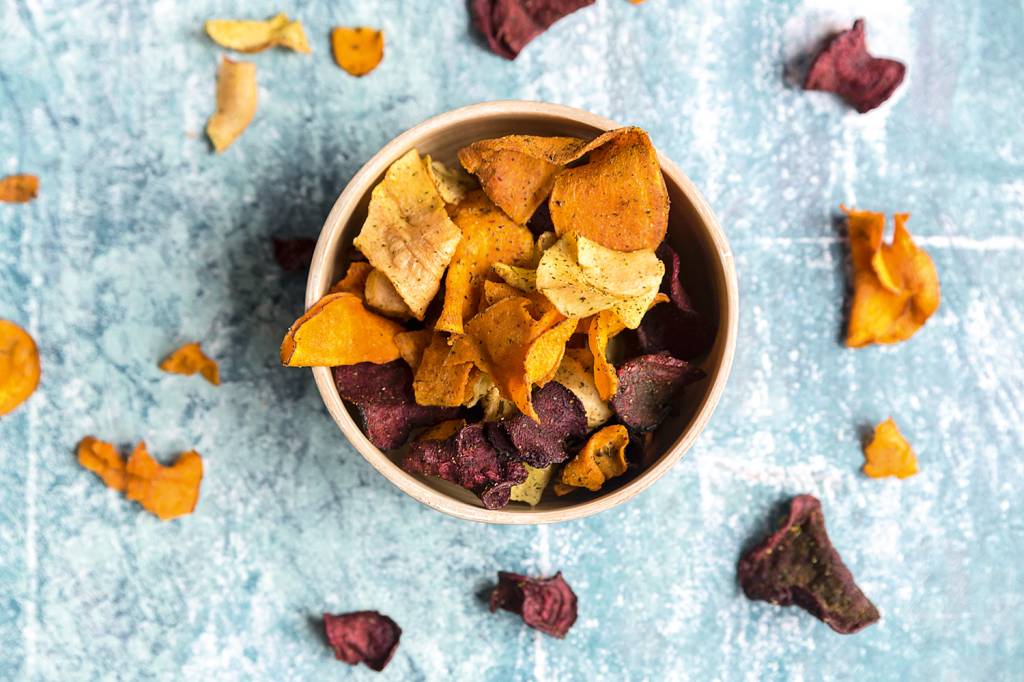 GettyImages-1084771408.jpg TRUQUES - Chips de batata-doce: preparo simples para incluir vegetais na rotina