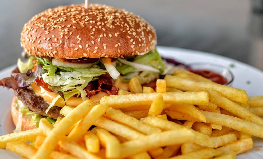 A droga experimental que previne o ganho de peso mesmo comendo fast-food