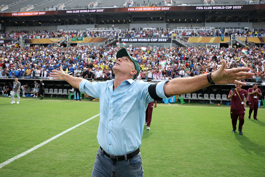 Caneladas e golaços que transformaram Renato Gaúcho em lenda do futebol