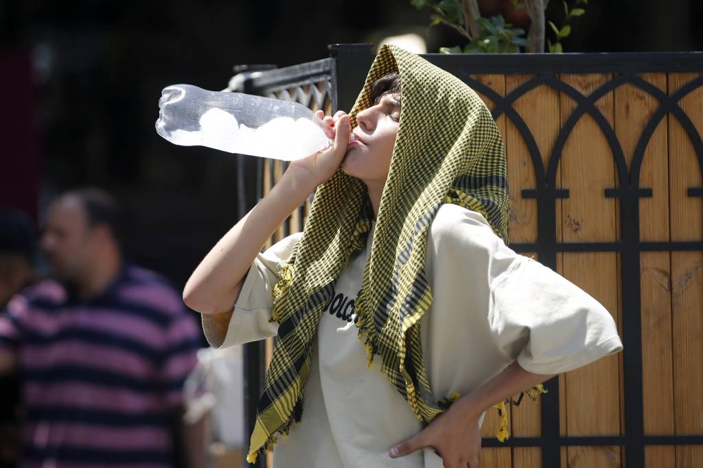 Irã está à beira de crise hídrica, diz presidente, e capital pode ficar sem água em um mês