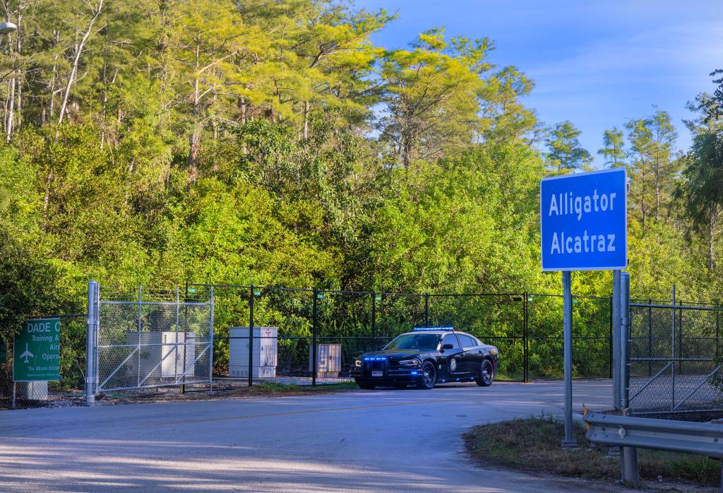 Justiça dos EUA determina suspensão de operações na ‘Alcatraz dos jacarés’