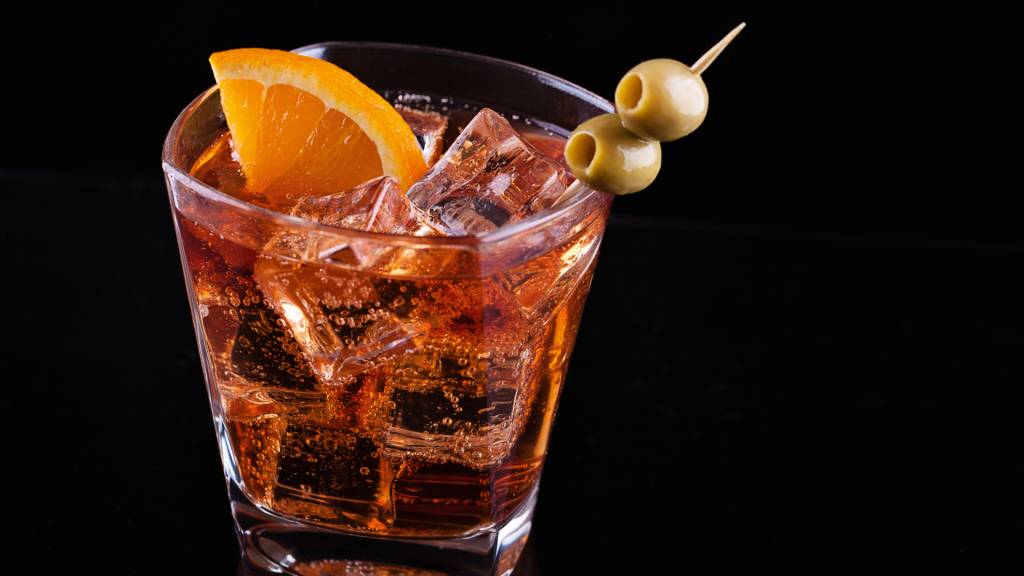 Bebida indispensável no arsenal dos bartenders, o vermute ganha inédito destaque