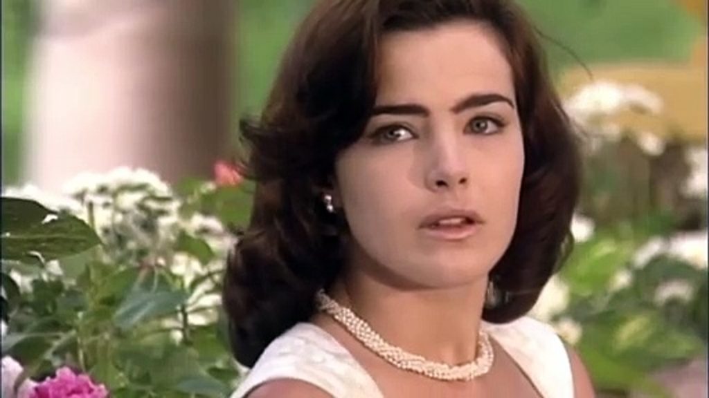 Furacão fashion: como a moda fez ressurgir Hilda Furacão, de Ana Paula Arósio?