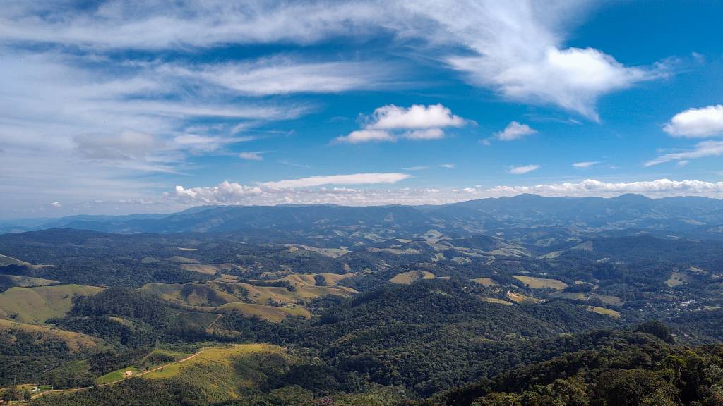 As sommelières por trás da carta que traduz a geografia em taças de vinho