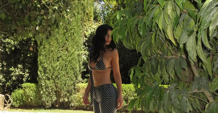 Como Kylie Jenner chamou a atenção com um biquíni de Gisele Bündchen?