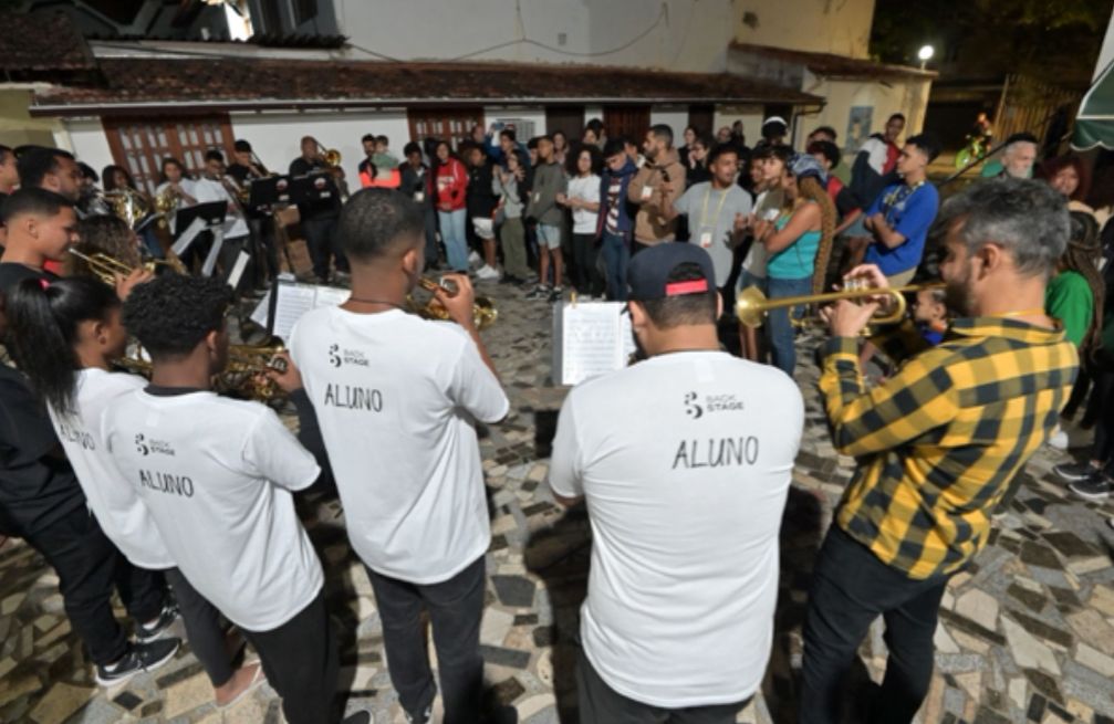 Música para o corpo e a mente: os efeitos terapêuticos da arte em pessoas neurodivergentes