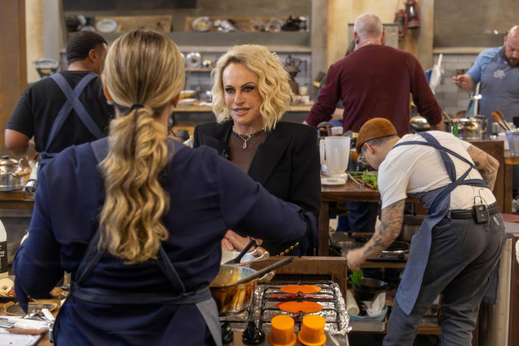 Ana Maria Braga vira figurante de luxo no ‘Masterchef’ da Globo