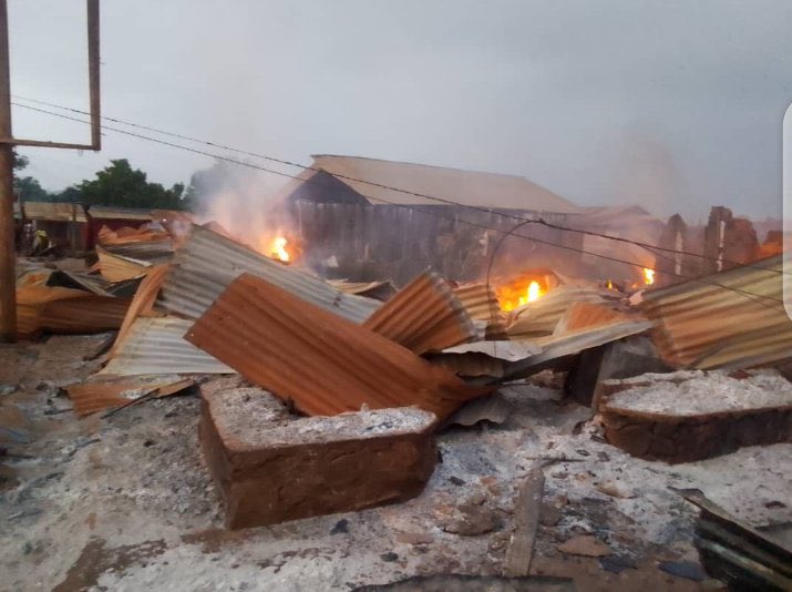 Massacre em igreja católica deixa ao menos 38 mortos na República Democrática do Congo