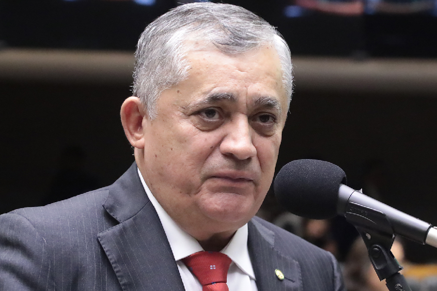 Líder do governo Lula na Câmara passará por cirurgia no coração