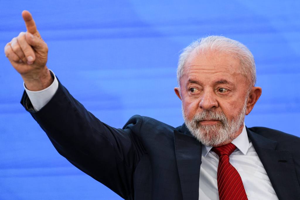 Aprovação de Lula volta a superar desaprovação, mostra pesquisa