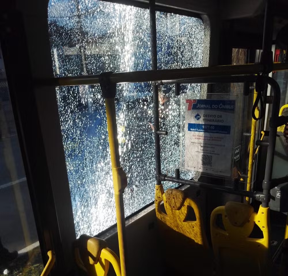 Preso funcionário público suspeito de apedrejar 16 ônibus em SP