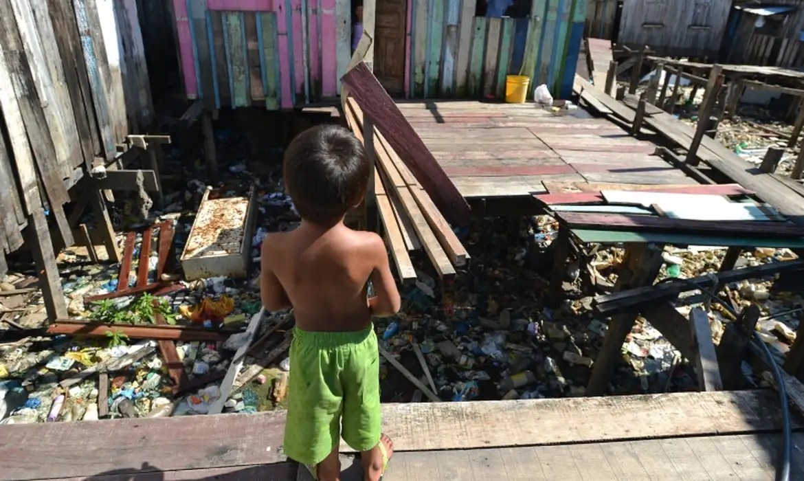Dois terços das crianças que fazem parte da metade mais pobre do país devem permanecer iguais aos pais na vida adulta