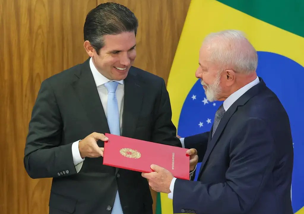 O presidente da Câmara dos Deputados, Hugo Motta, e o presidente Luiz Inácio Lula da Silva