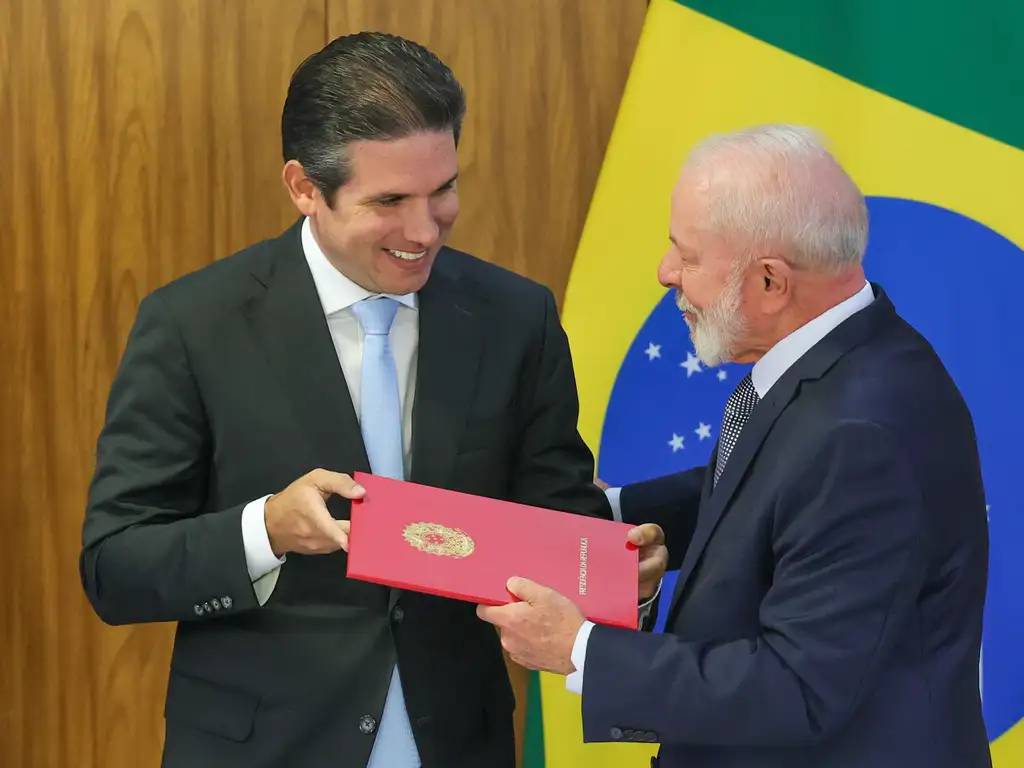 Hugo Motta espera retribuição de Lula na Paraíba, mas PT dá apoio a adversário