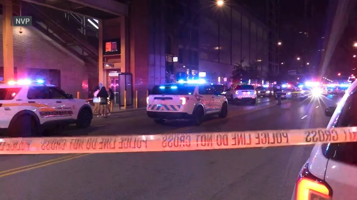 Ruas foram bloqueadas pela polícia após ataque a tiros em frente a restaurante em Chicago, Illinois, nos EUA. 02/06/2025 -