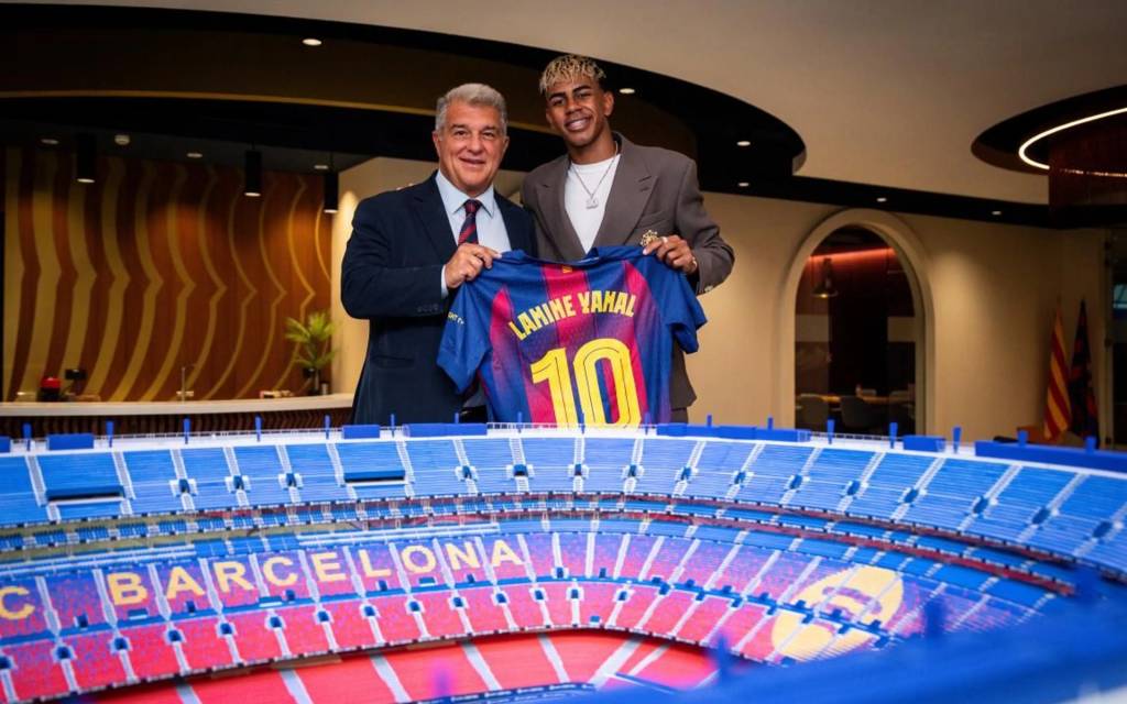 Em meio a polêmicas, Lamine Yamal renova contrato e assume a camisa 10 do Barcelona
