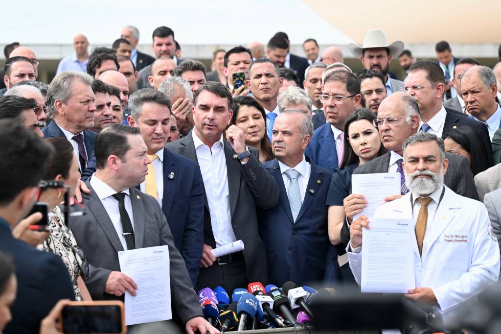 Oposição reage com obstrução e pressão por anistia e impeachment de Moraes