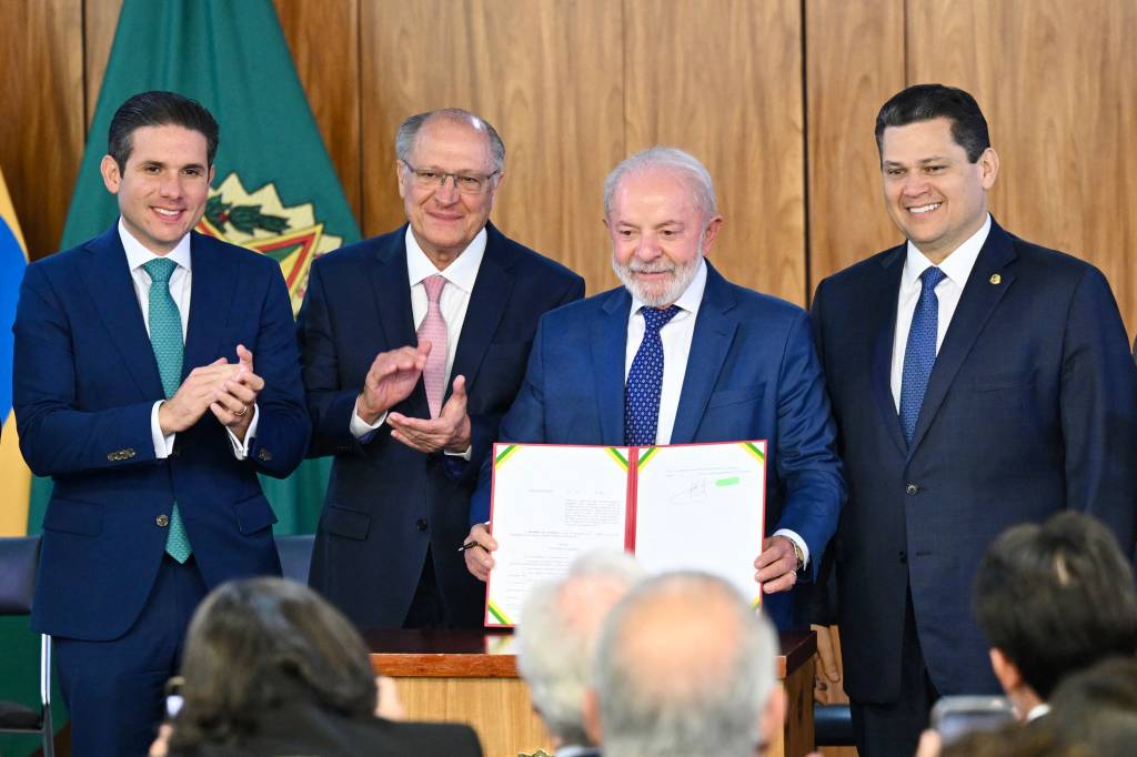 Alckmin pede rapidez do Congresso para votar pacote contra tarifaço