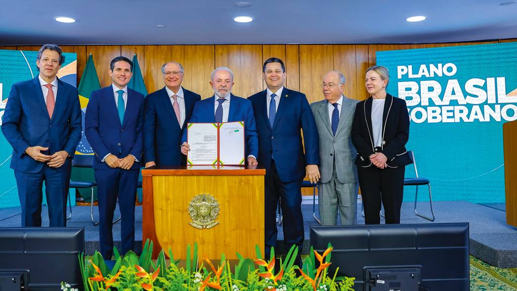 Pacote de Lula dá fôlego às exportadoras, mas acende alerta de novo risco fiscal