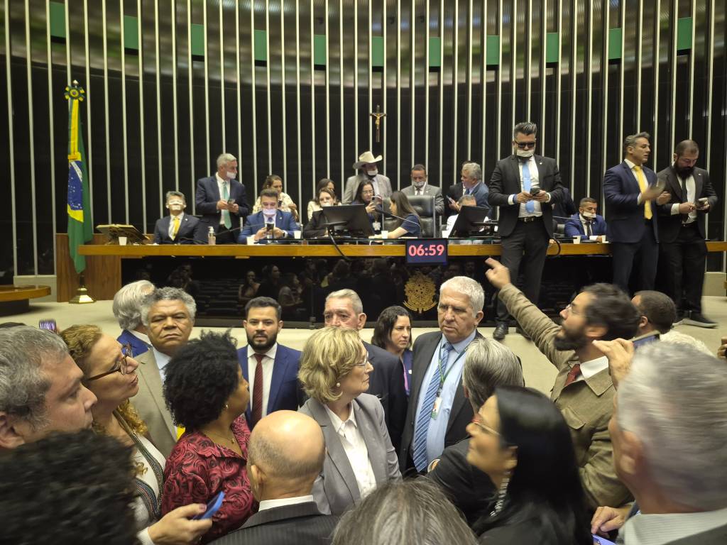 STF analisa liberação de Bolsonaro na reta final do julgamento