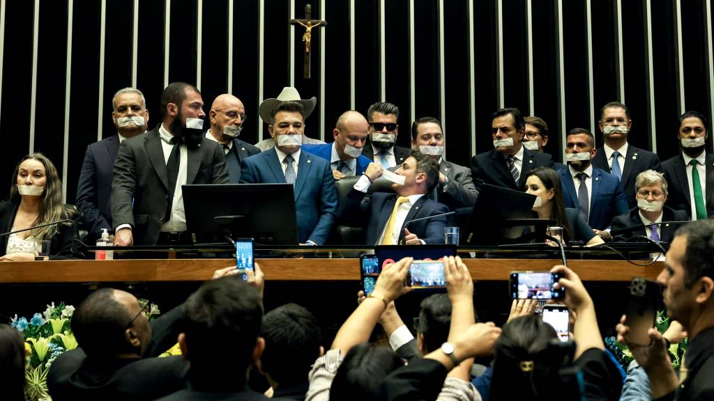 Aliados apontam erros de Hugo Motta que culminaram em motim na Câmara