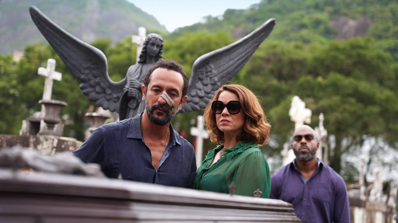 TRAGICÔMICO - Irandhir e Leandra em cena: casal ambicioso do jogo do bicho
