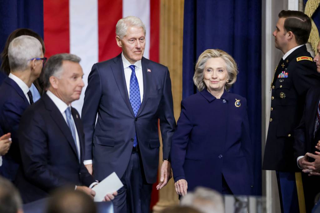 Câmara dos EUA convoca Bill e Hillary Clinton para depoimento sobre caso Epstein