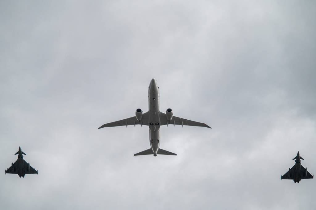 Em cerco a Maduro, aviões de vigilância dos EUA são vistos na costa da Venezuela