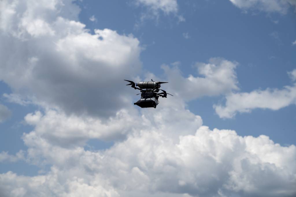 À sombra de ameaça russa, Lituânia anuncia treinamento de crianças para uso de drones