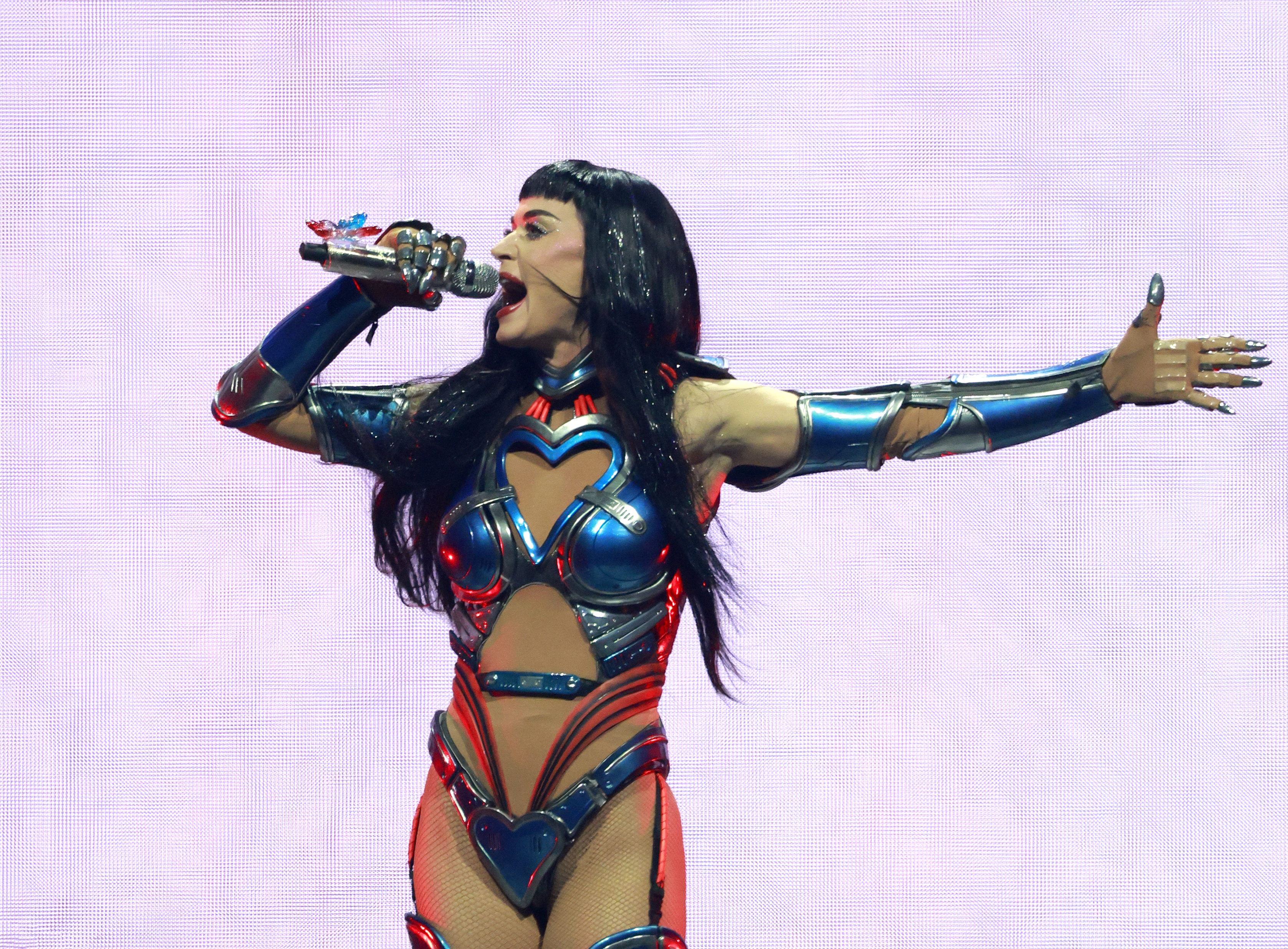 Show de Katy Perry em Brasília vira alvo de investigação do Ministério Público; entenda