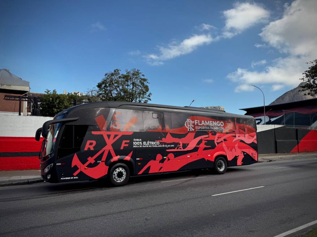 Flamengo e BYD lançam o 1º ônibus 100% elétrico do esporte brasileiro