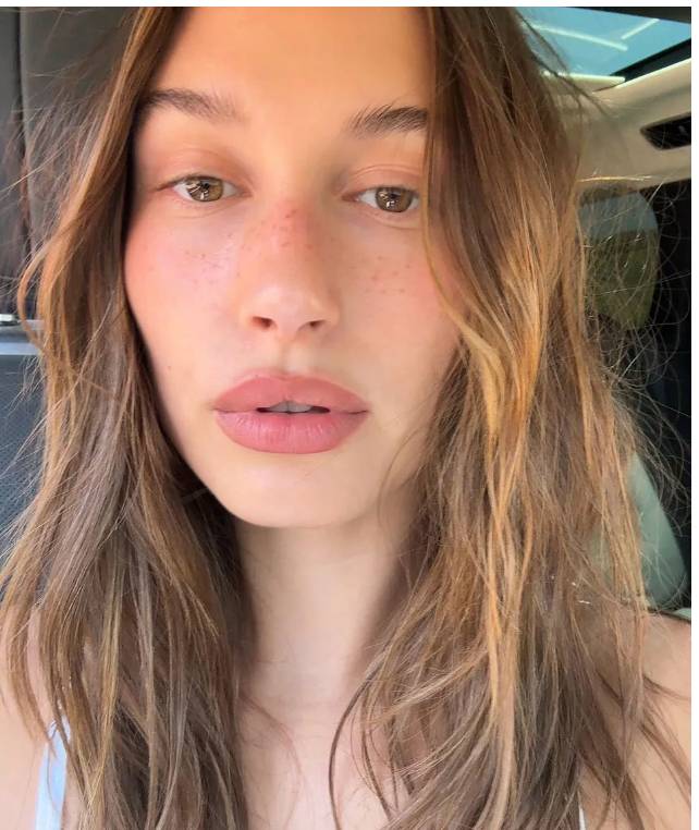 Screenshot_20250805-195107~2 Hailey Bieber: cílios com rímel, sem parecer