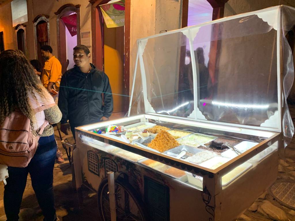 Sem morango do amor: Flip esgota doce do momento