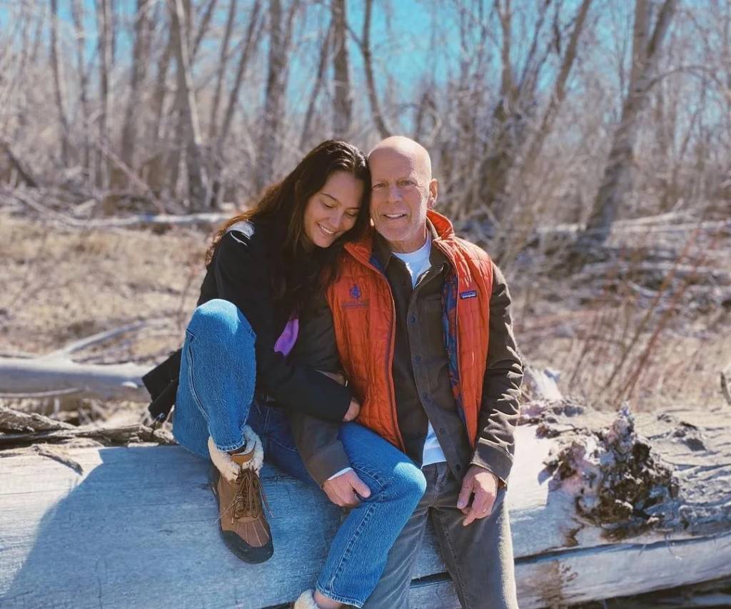 A tocante jornada da esposa de Bruce Willis como cuidadora