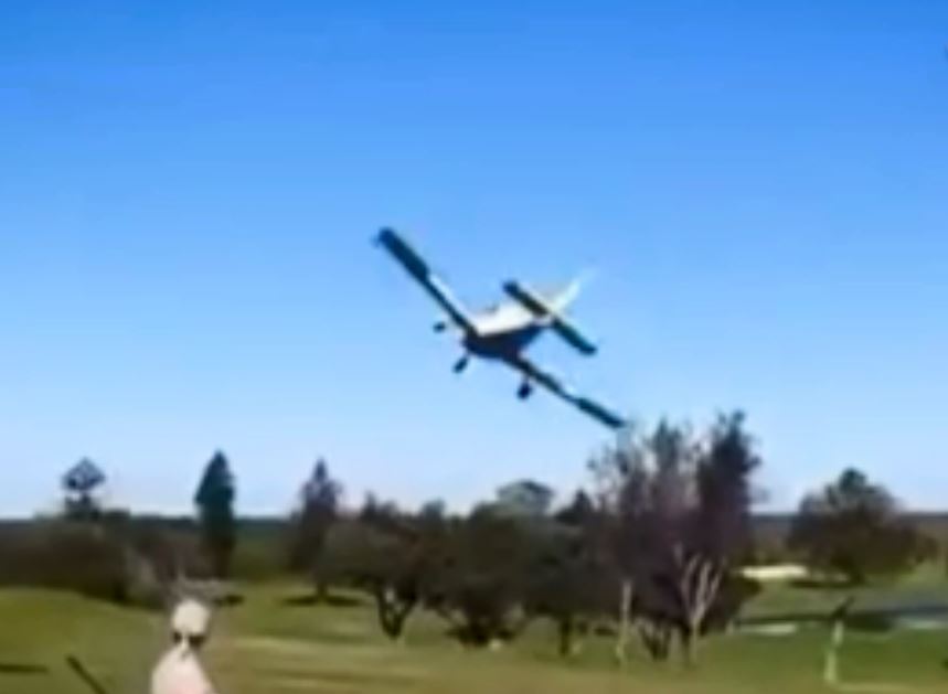 Avião faz pouso de emergência em campo de golfe na Austrália