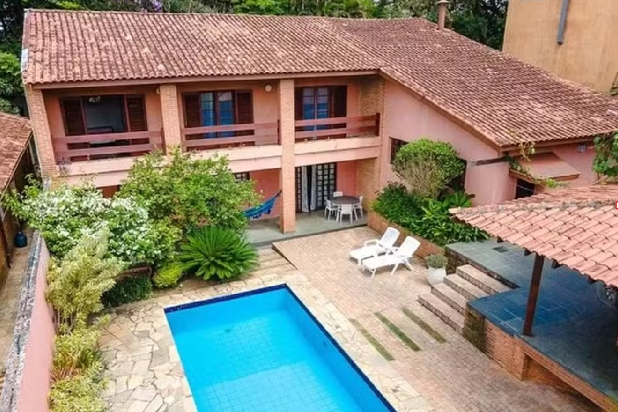 Hytalo estava em casa com mais 7 pessoas e ficou em silêncio ao ser preso