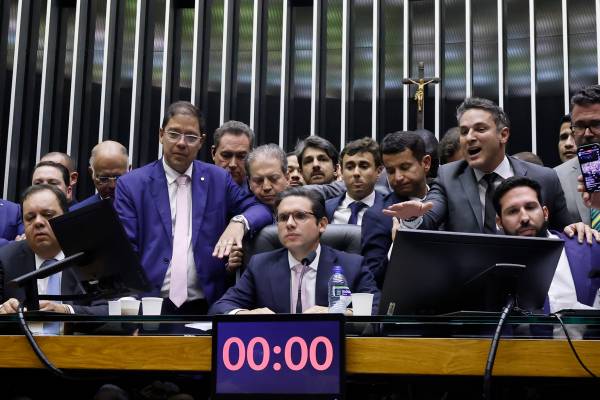 ‘A Câmara saiu mais fraca’, diz Pedro Campos sobre fim do motim