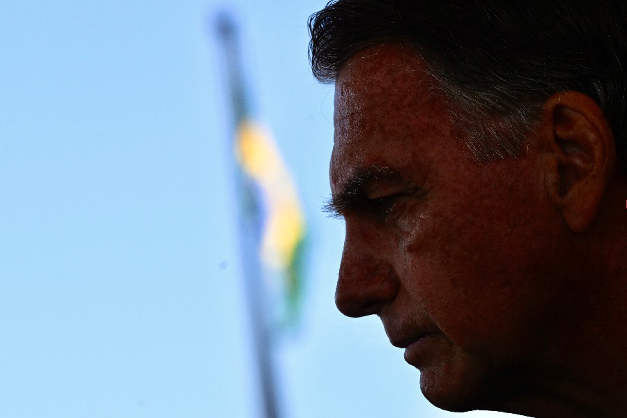 A rotina de Bolsonaro em prisão domiciliar e a ligação de Lula a Xi