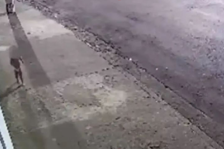 PM resgata menina de 3 anos vagando sozinha de madrugada na Grande SP