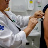 Estudo confirma eficácia da vacina da dengue entre adolescentes brasileiros