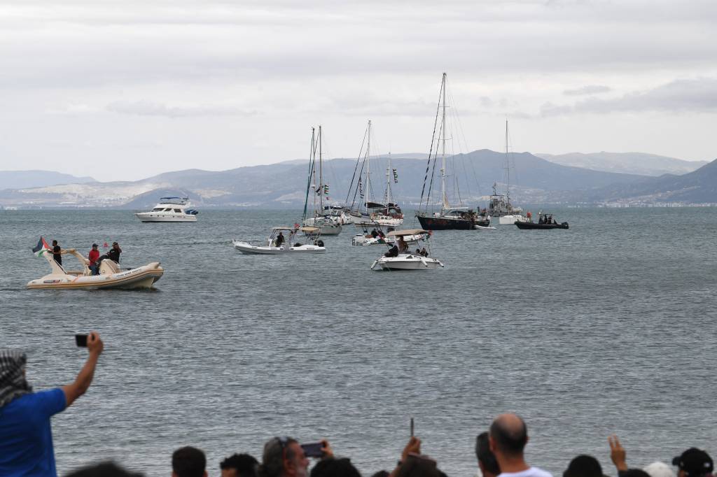 Barco com Greta Thunberg que leva ajuda a Gaza diz ter sido alvo de novo ataque de drone