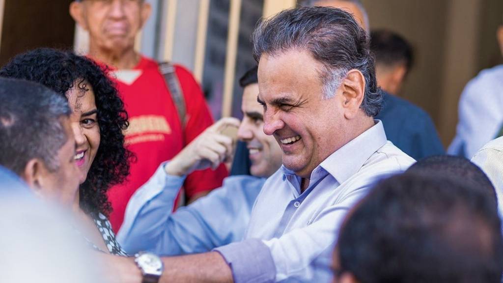 Como Aécio Neves ensaia voltar ao topo do jogo eleitoral